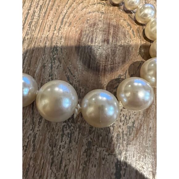 Vintage Graduated Pearl Statement necklace Cameo Clasp - Picture 8 of 8